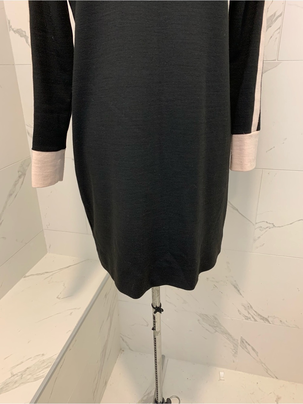 J Crew Black and Ivory Contrast Long-Sleeve Shift Dress Knit 4 - Picture 6 of 14